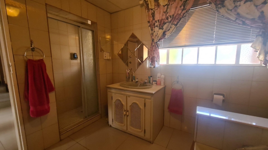 5 Bedroom Property for Sale in Wilgeboom A H North West